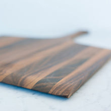 Load image into Gallery viewer, corner shot of wood grain on square peel board
