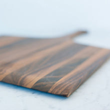 Load image into Gallery viewer, corner shot of wood grain on square peel board